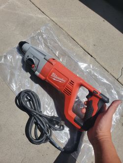 Milwaukee
8 Amp Corded 1 in. SDS D-Handle Rotary Hammer