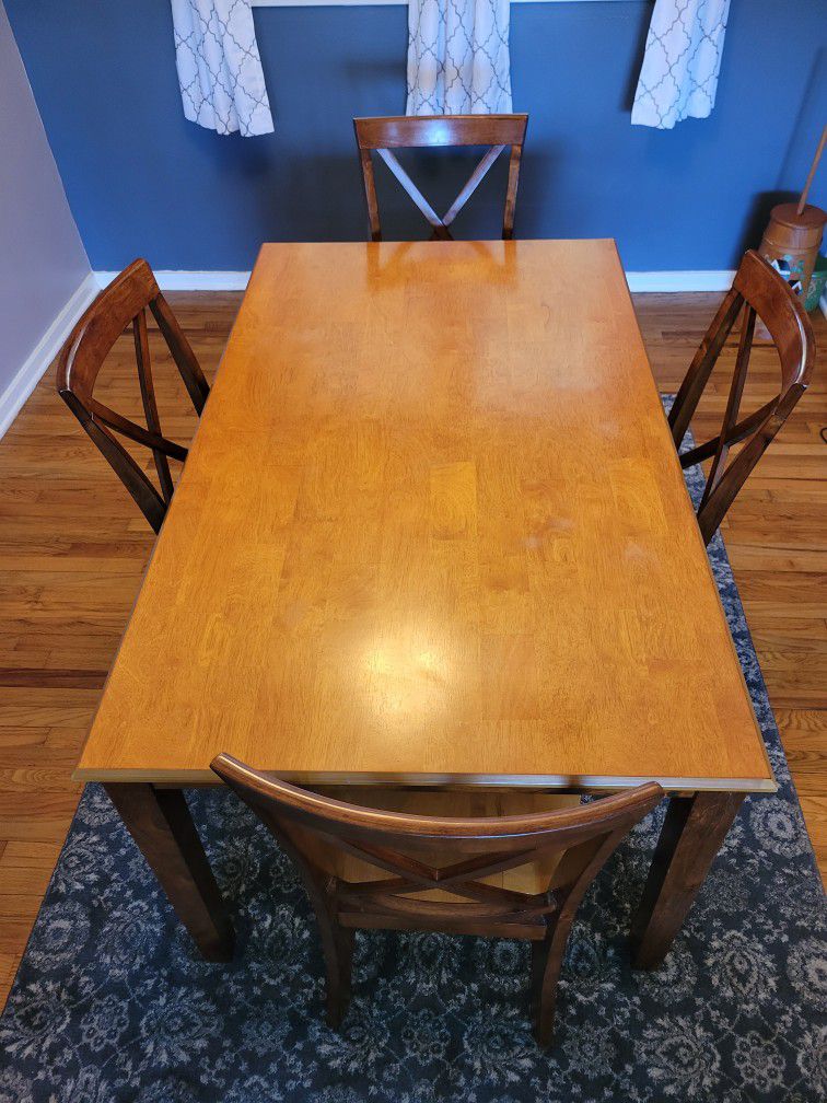 Dinning table / Chairs / Bench