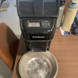 Automatic Cat Feeder