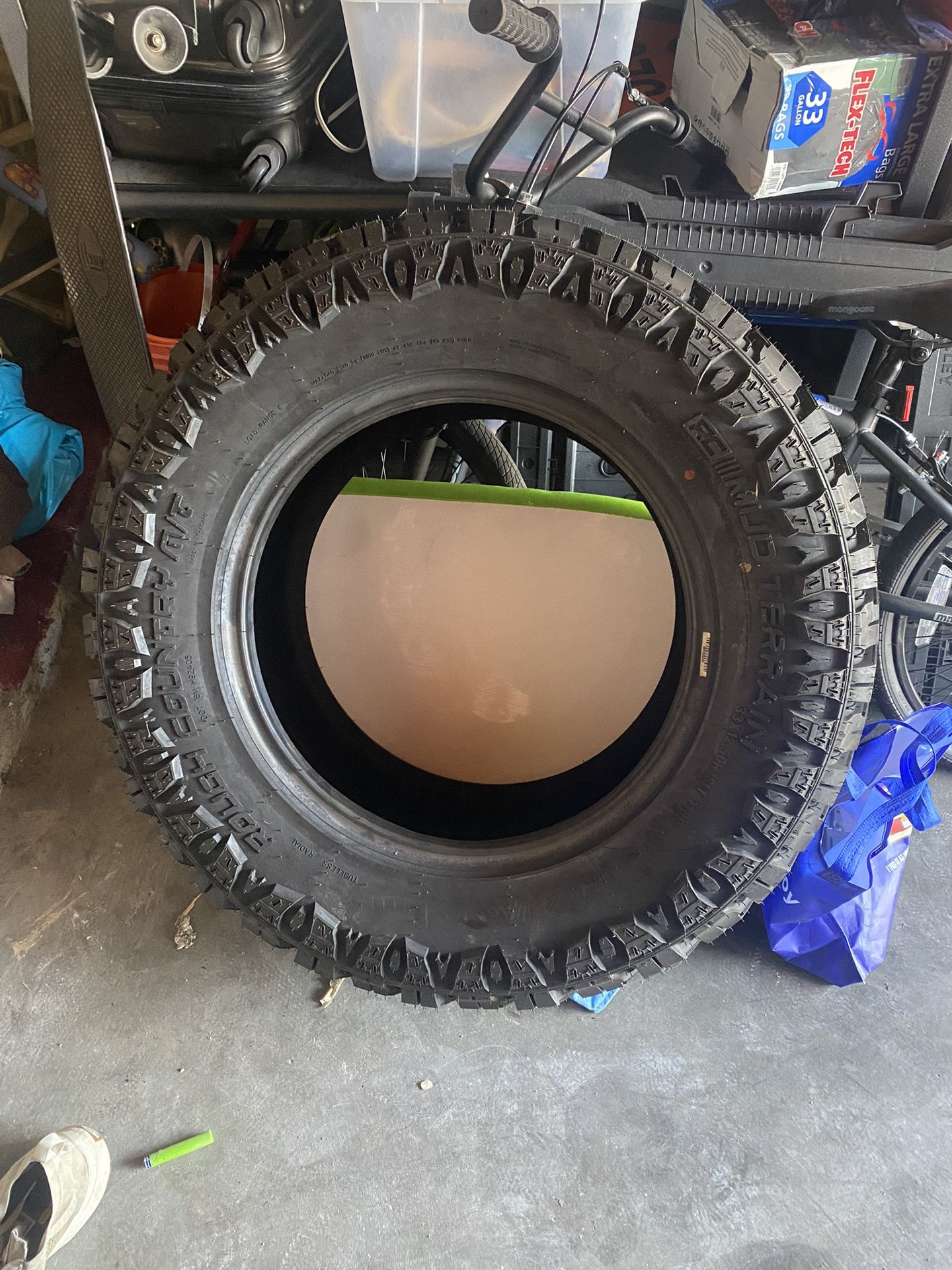 33x12.5R18 LT Rough Country Tire
