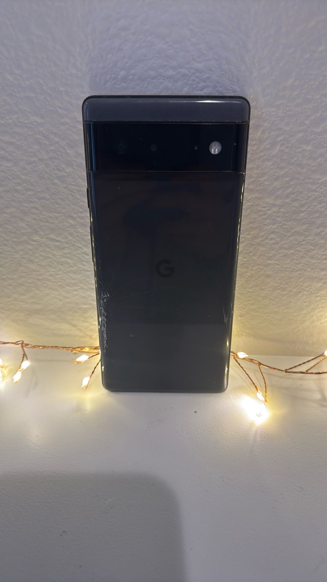 Black Pixel 6 With 128 GB with Green Phone Case