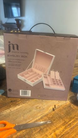 Jewelry box