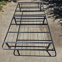 Metal collapsible twin bed 