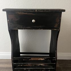 END TABLE/NIGHTSTAND WITH DRAWER