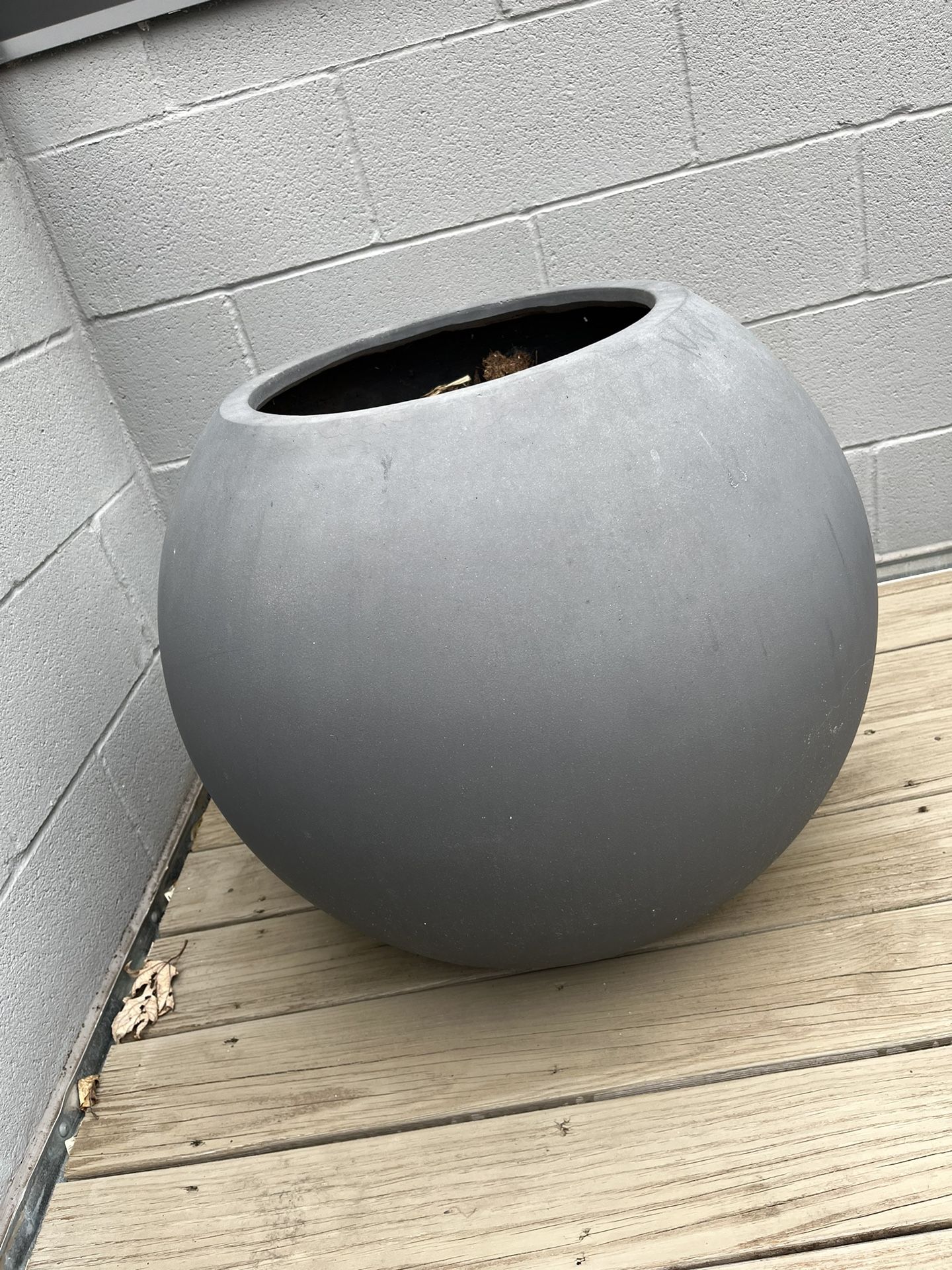 Indoor/Outdoor Sphere Stone Planter