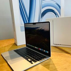YEAR END SALE 2022 Apple MacBook Air 13” M2 Chip 8GB RAM with Touch ID Laptop  Warranty Included‼️with Box 