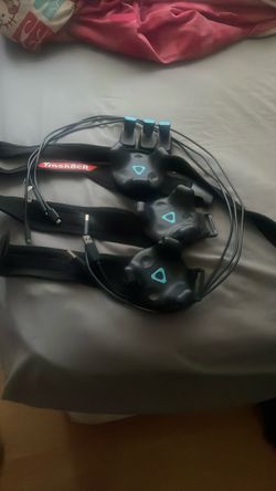3 HTC VIVE 2.0 Trackers With straps