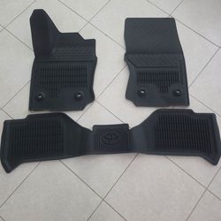 2025/26 Toyota 4runner OEM all weather floor mats front and rear 3 pieces