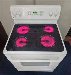 🔥🔆♨️☆GE☆♨️🔆🔥 Bisq Glass Top Stove in Perfect Condition