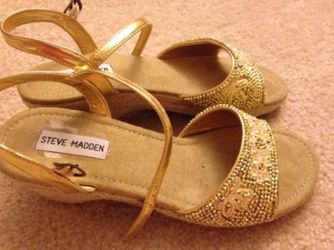 Gorgeous new Steve Madden Gold studded/beaded Wedge Sandal