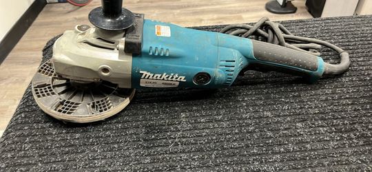 Makita disc grinder GA7021(2253)