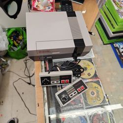 Original Nintendo Two Controller Cables And Contra Game 