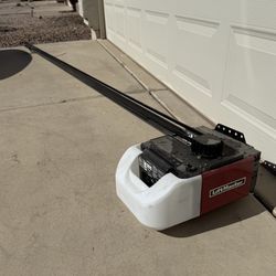 LiftMaster Garage Door Opener, Quiet Belt-drive