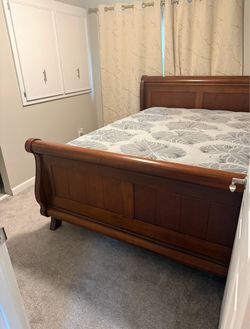Sturdy Wood Queen size bed frame