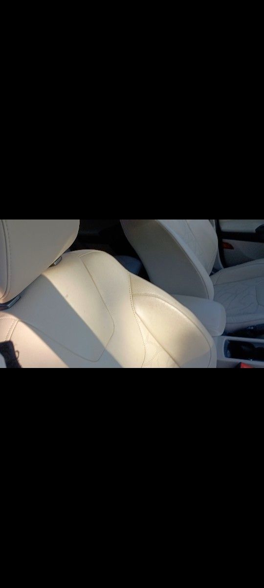 Leather Power Heated Drivers & Manual Heated passenger Manual Passenger, Back Seats