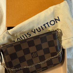 Louis Vuitton Mini Pochette NIB