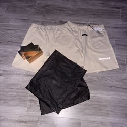 ESSENTIALS SHORTS-SIZE M-         1 MILLION COLOGNE 55$