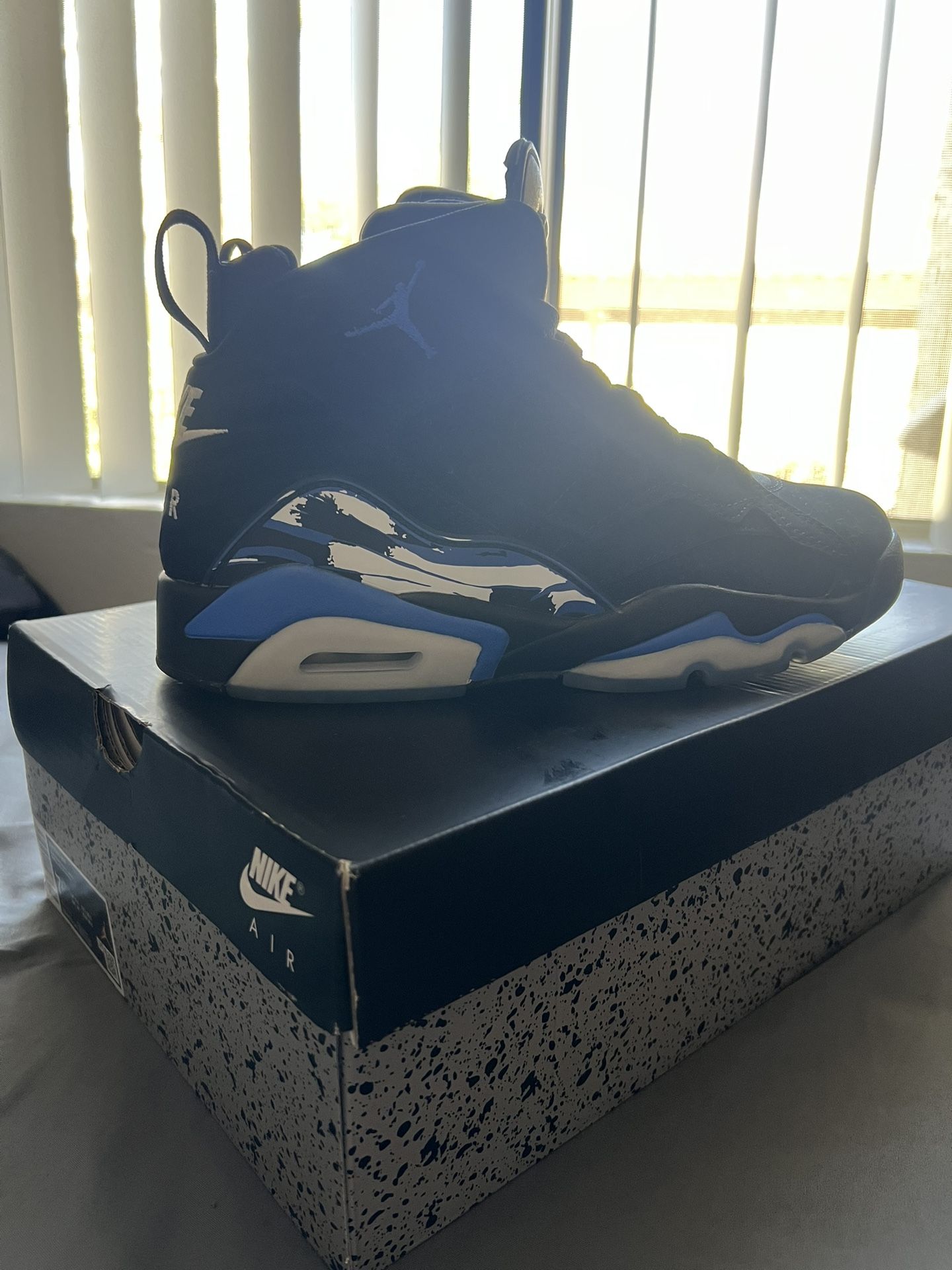 Jordan MVP Black/game Royal white