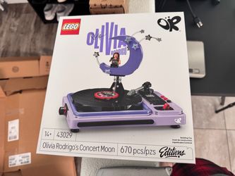 LEGO Olivia Rodrigo's Concert Moon 43029
