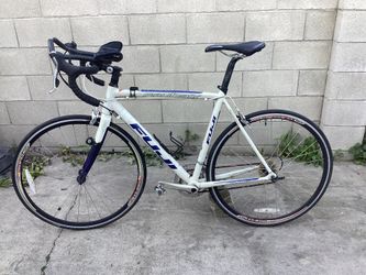 700X28C. Road  Fufi rouhaix Altare 2.0 Custambulte Allay  Carbon Bonded Size 52 CM Aluminum Bike For Mens 9 Speeds Excellent Condition 400