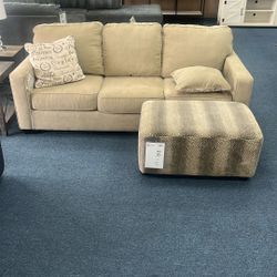 Couch And Outomen 