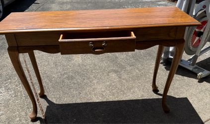 Free: Queen Anne Table – Needs Restoration