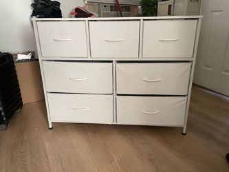 White Dresser (7 drawers)