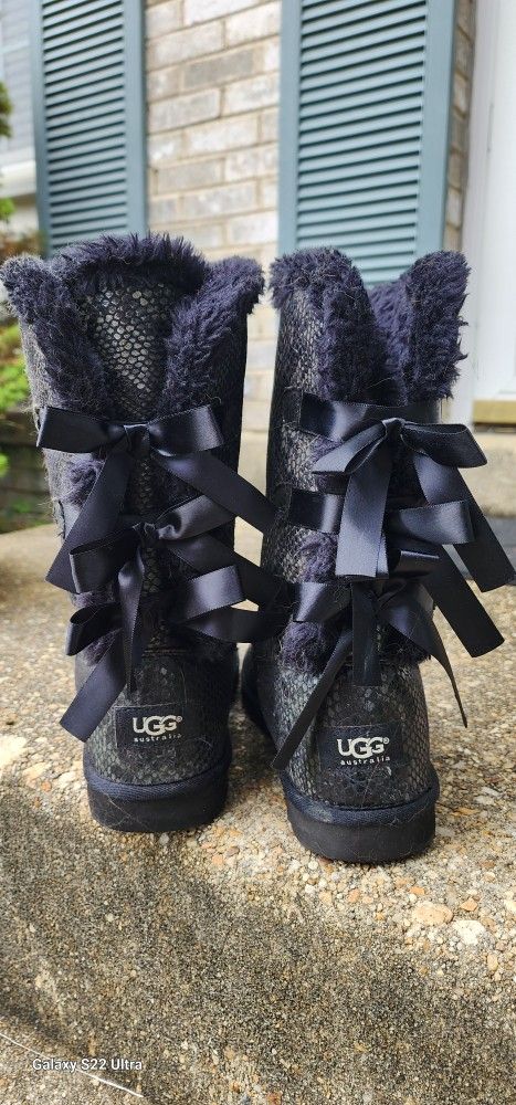 Ladies Snakeskin UGGS Size 8