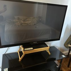 Samsung 50” HD tv With Stand 