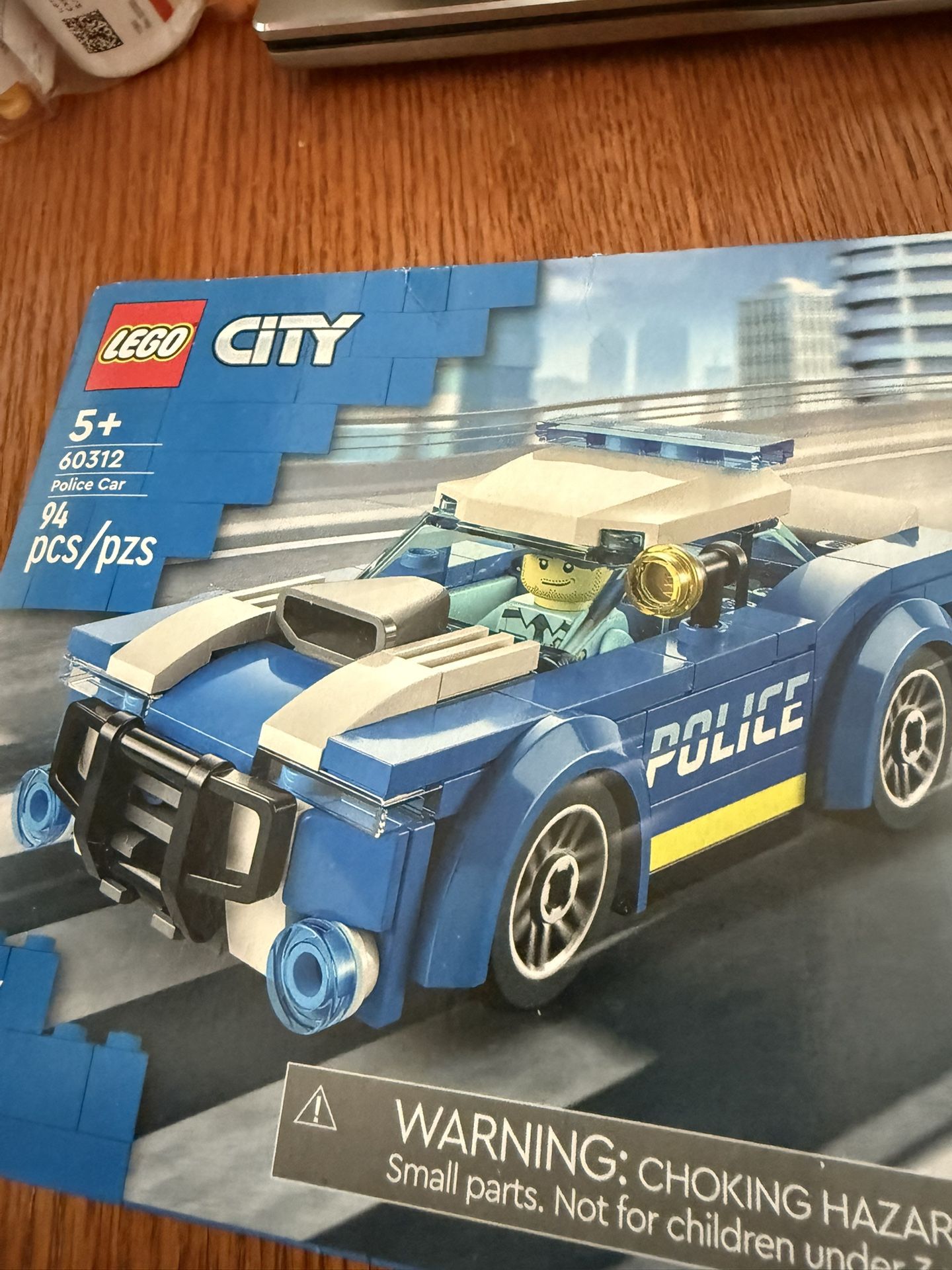 LEGO CITY . Police Car 2022 Ages - 5 + NEW
