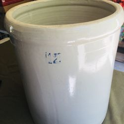 Antique 12 gallon crock  Good condition/clean Please see pictures  