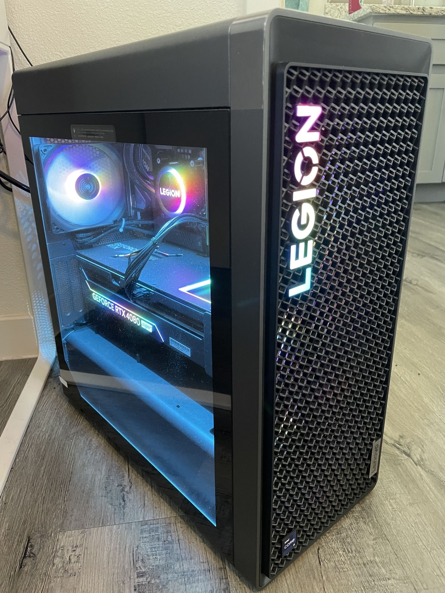 Lenovo Legion Tower 7i Gen 8 (Intel) with RTX 4080 Super