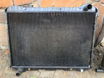 2003 - 2005 Mazda MPV Radiator