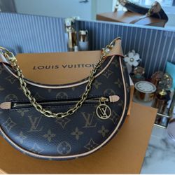 Authentic LV Mono Chain (comes With Box) 