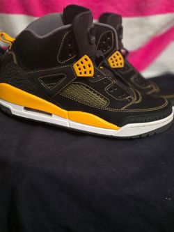 Jordan Spizike

Black University Gold size 8.5