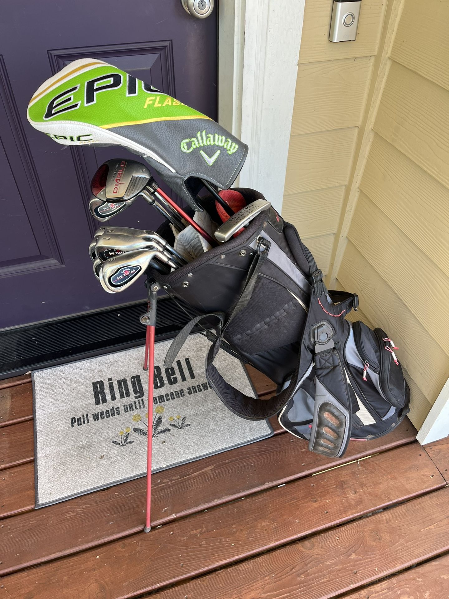 Complete Set of Men’s Callaway Golf Clubs with Nike Carry Bag 