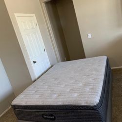 QUEEN BEAUTYREST MATTRESS AND FREE BOX SPRING