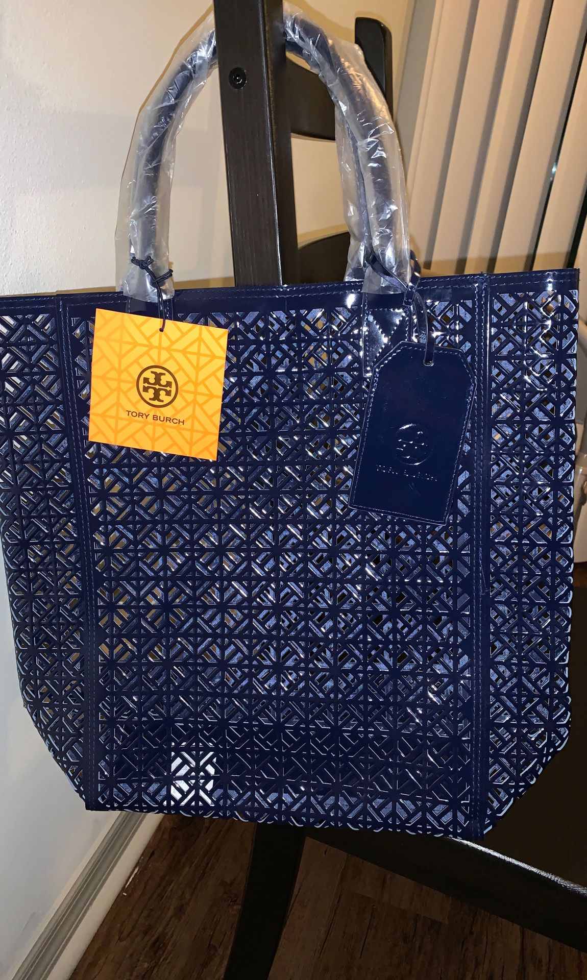 Tory Burch navy blue tote bag for Sale in Biscayne Park, FL - OfferUp