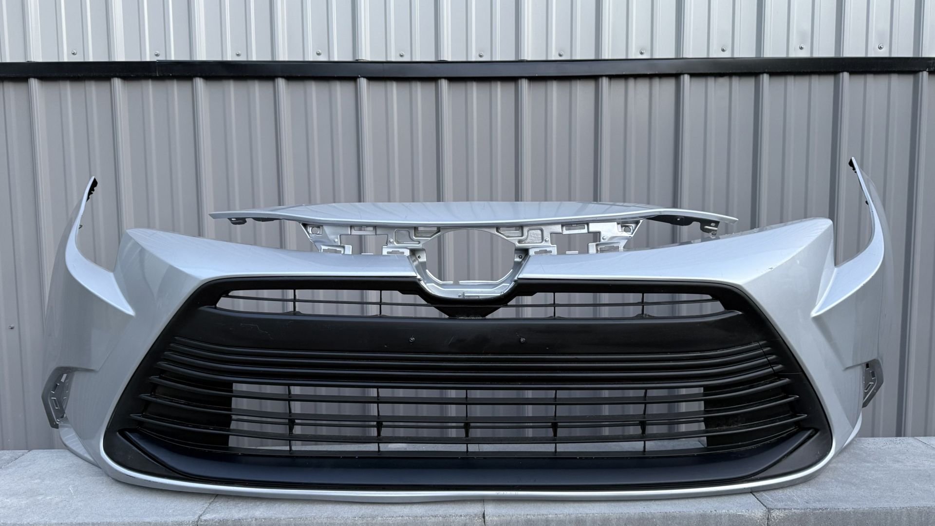 TOYOTA COROLLA 2020 2021 2022 2023 2024 2025 SILVER ORIGINAL FRONT BUMPER + RADIATOR GRILLE