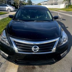 Car for sale  2014 Nissan Altima  Mileages 160.000 FEATURES: *leather seats *sunroof *Push-to-start button *Transmission: Automatic *Backup camera *he