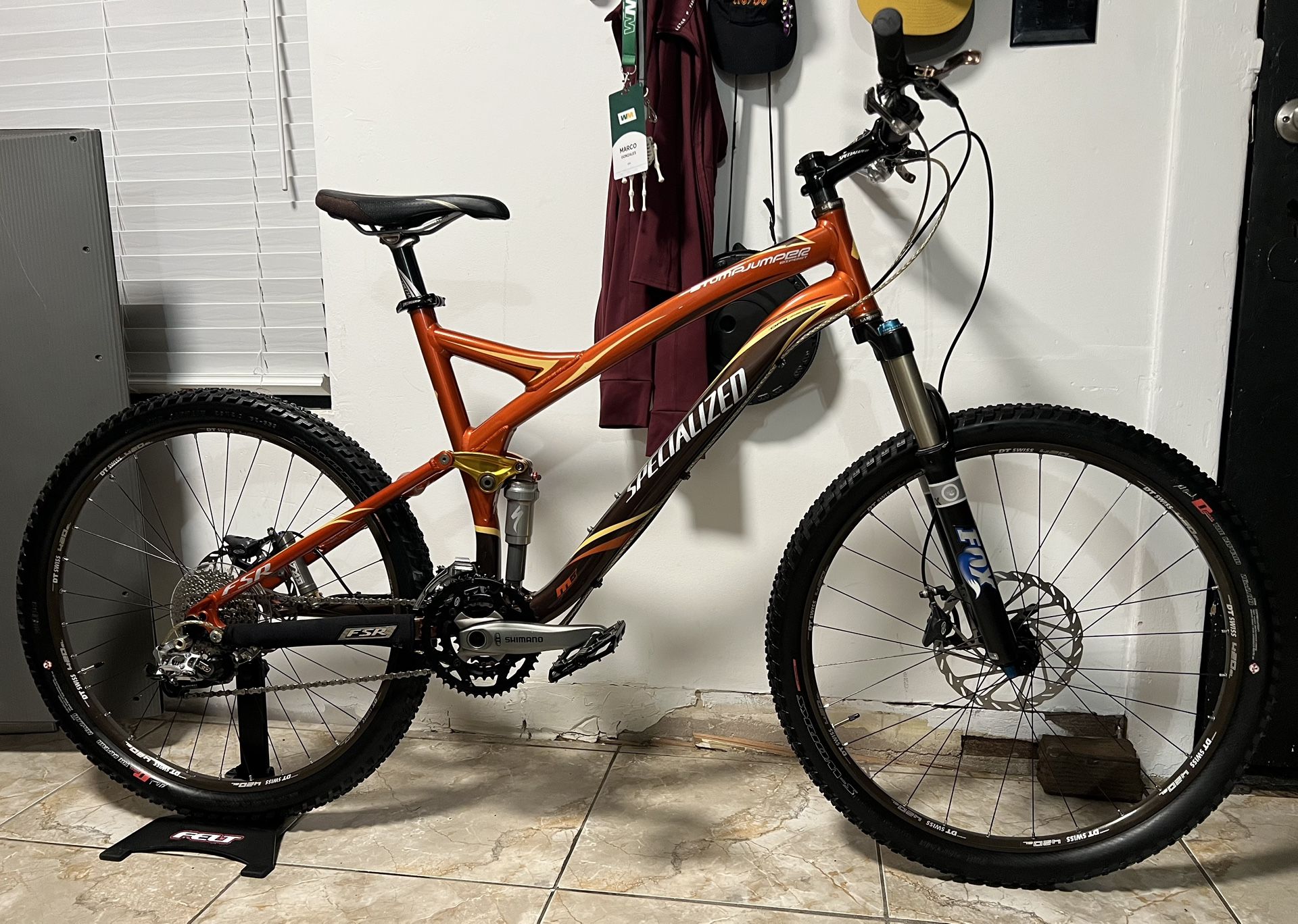 Specialized Stumpjumper Expert FSR…ORE M5 Alloy Material…Hydraulic Disc Brakes… Fox Adjustable & Locking Suspension… 26” Wheels… Large Frame…9-10