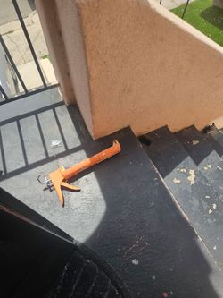 CAULKING GUN $1