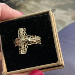 10 Kt Gold Crucifix Ring