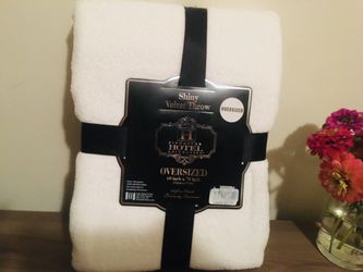 Shiny Velvet Throw Oversized