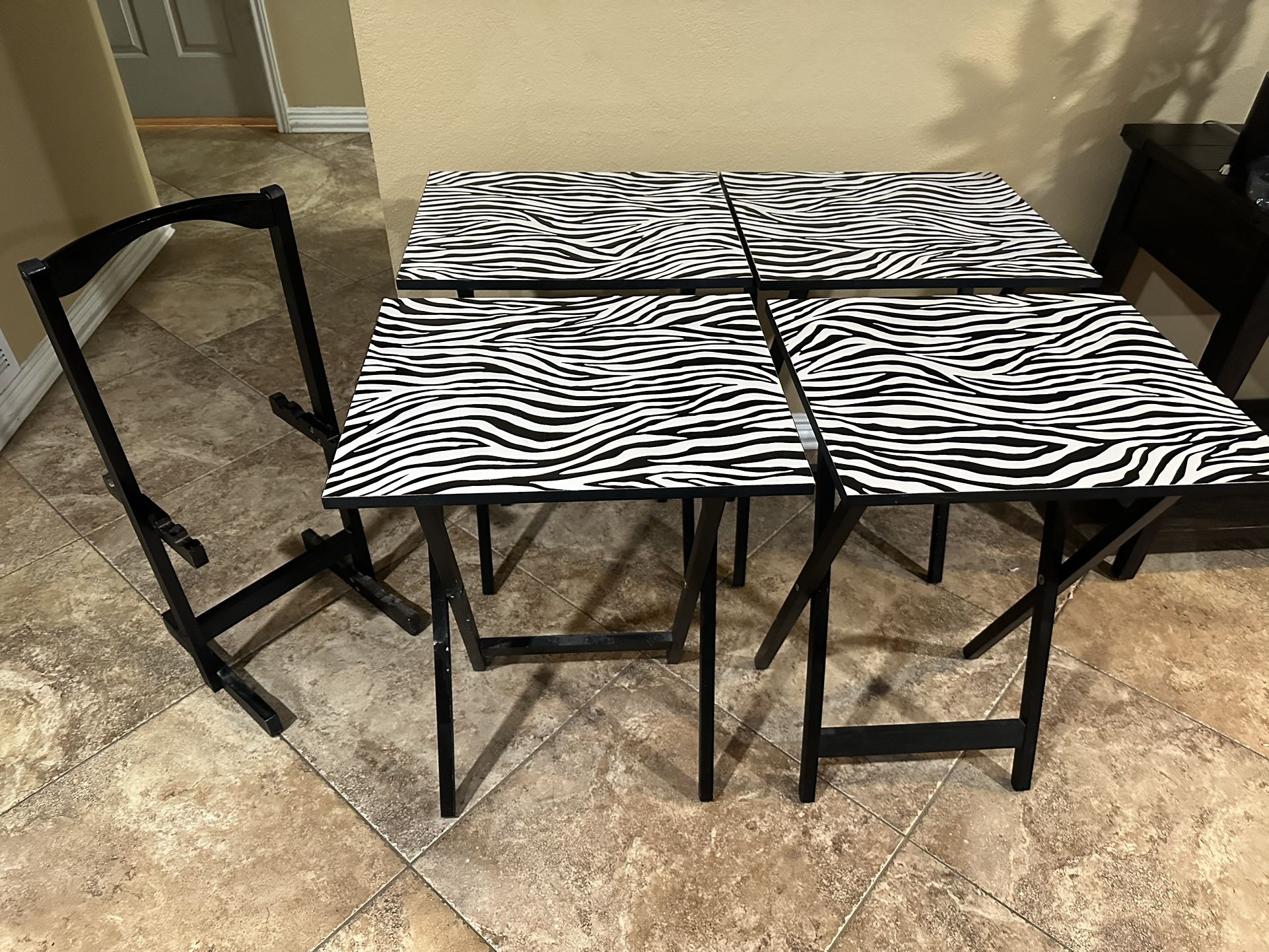Set Of 4 Tv Dinner Tables With Stand for Sale in Burleson, TX OfferUp
