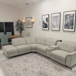 Beautiful dual recliner sectional with bonus upgraded 50w usbc fast charger usb in center counsel