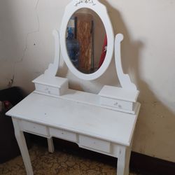 Girl's Vanity