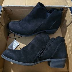 Arizona Cute Black Booties Size 7.5
