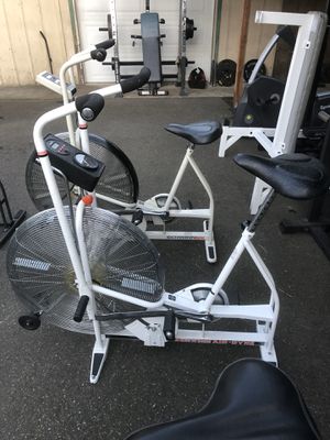 Photo Schwinn classic dual action CrossFit airdyne exercise bike - includes tablet / book holder not shown