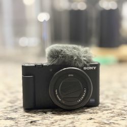 Sony ZV-1 COMPLETE KIT (Flash + 3 Batteries + Mic) – Ready to use 🎥✨